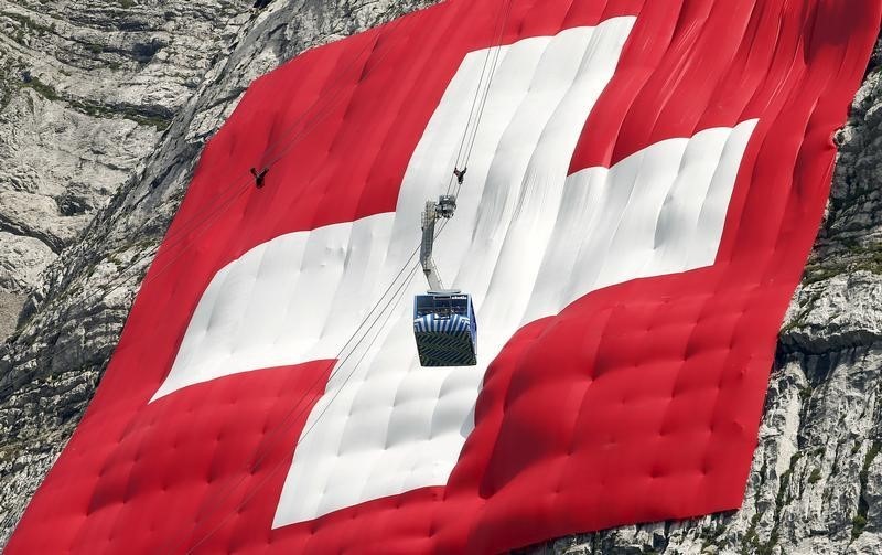 Suíça se vira mais à direita nas eleições conforme pesam temores sobre imigração
