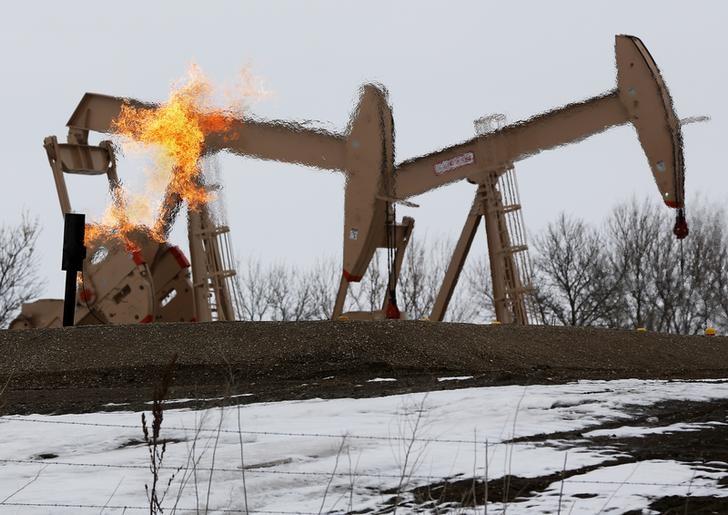 عاجل: النفط حائر بعد السقوط لقاع يناير.. مفاوضات إيران والبيانات صادمة