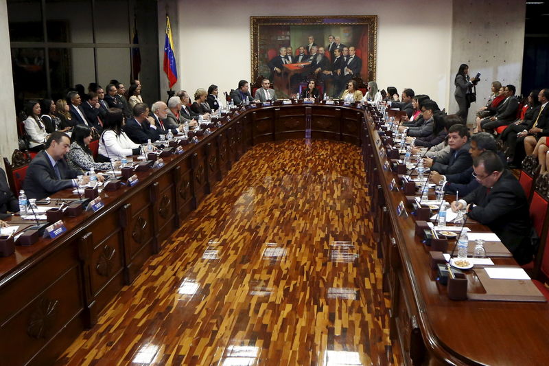 &copy; Reuters.  Maduro orders 96 percent devaluation in hyperinflation-stricken Venezuela