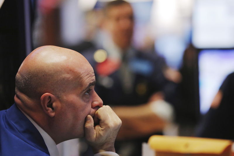Американские фондовые индексы упали на 1,3-2,7%