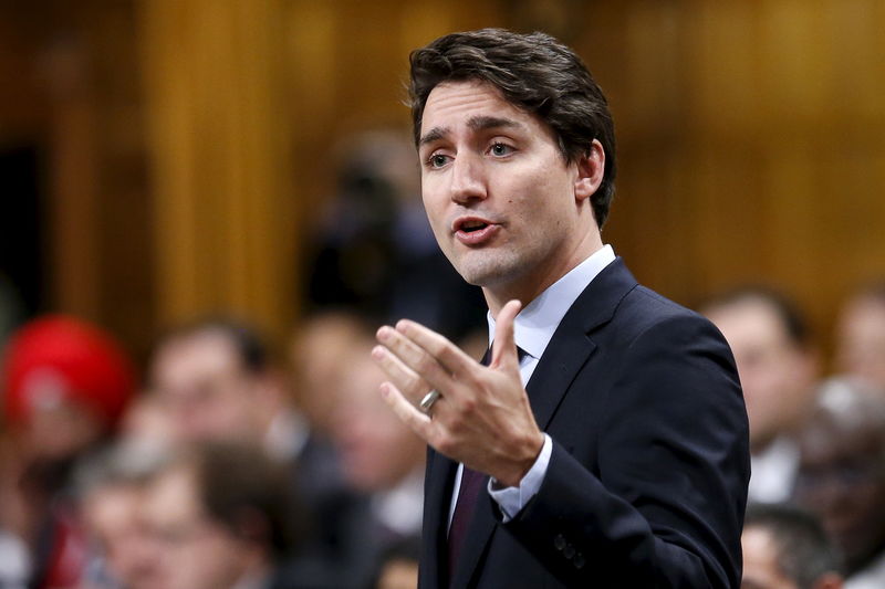 &copy; Reuters.  UPDATE 1-Canada's Trudeau faces ethics probe over Bahamas trip 