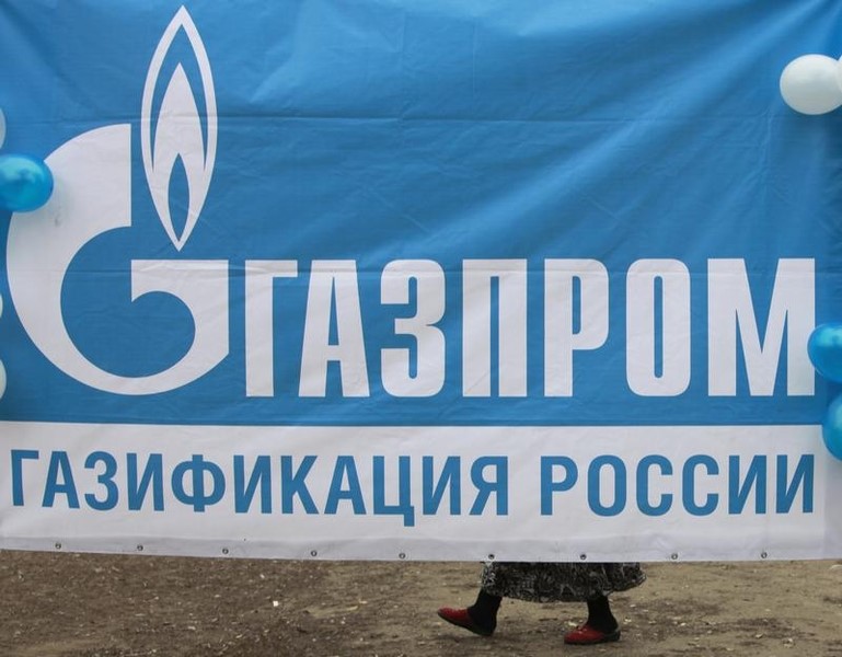 © Reuters. The logo of Gazprom company is seen at the St. Petersburg International Economic Forum (SPIEF) in Saint Petersburg, Russia, June 2, 2021. REUTERS/Evgenia Novozhenina