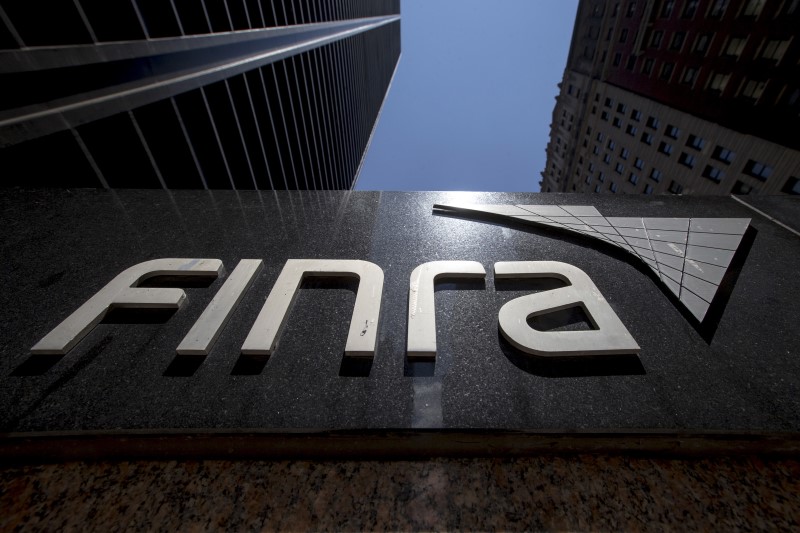 © Reuters. FILE PHOTO: Signage is seen outside of the Financial Industry Regulatory Authority (FINRA) offices in Manhattan, New York City, U.S., September 11, 2020. REUTERS/Andrew Kelly/File Photo