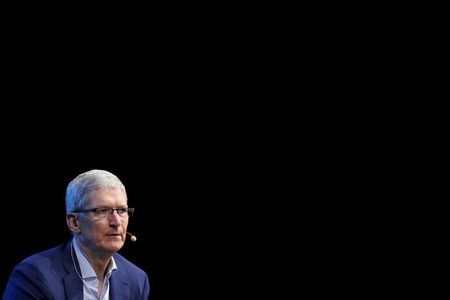 Глава Apple заговорил о планах в области ИИ после падения продаж