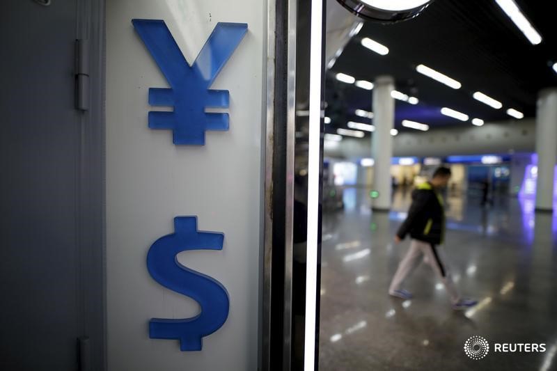 © Reuters. اليوان يسجل أعلى مستوى في 11 عاما مع اشتداد الحرب التجارية