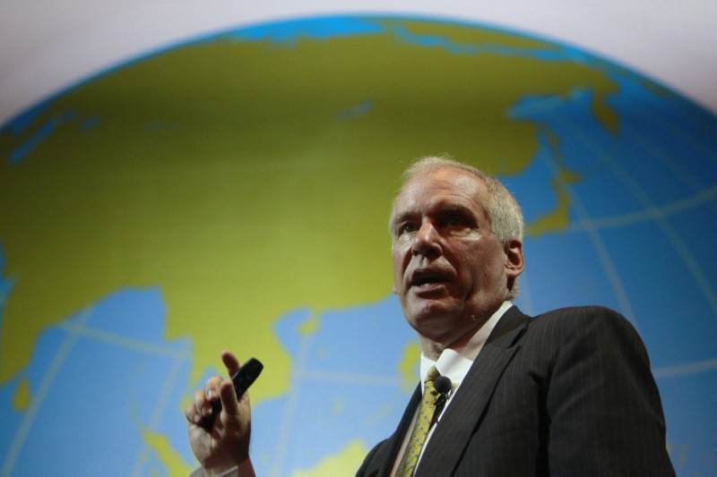 © Reuters. File Photo: The Federal Reserve Bank of Boston's President and CEO Eric S. Rosengren speaks in New York
