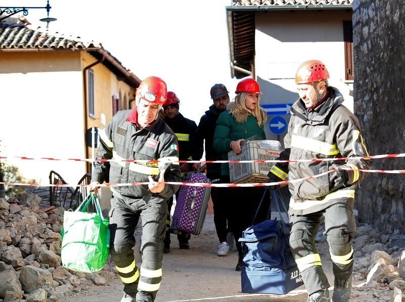 &copy; Reuters.  Terremoto em ilha italiana deixa 1 morto e 25 feridos