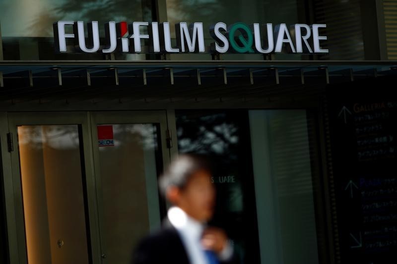 &copy; Reuters.  Fujifilm flags bigger loss from improper accounting at overseas units