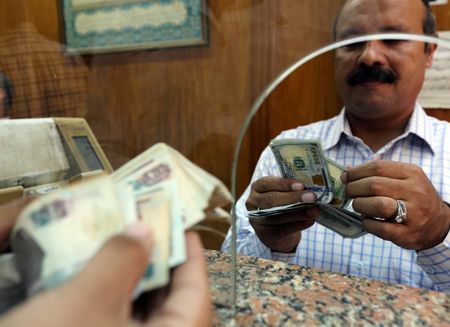 ارتفاع عجز الحساب الجاري المصري و14.75 مليار دولار تخرج في الربع الأول!