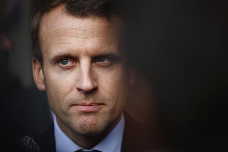 &copy; Reuters.  Centrista Macron visto bater Le Pen presidenciais com 60 pct votos-Opinionway