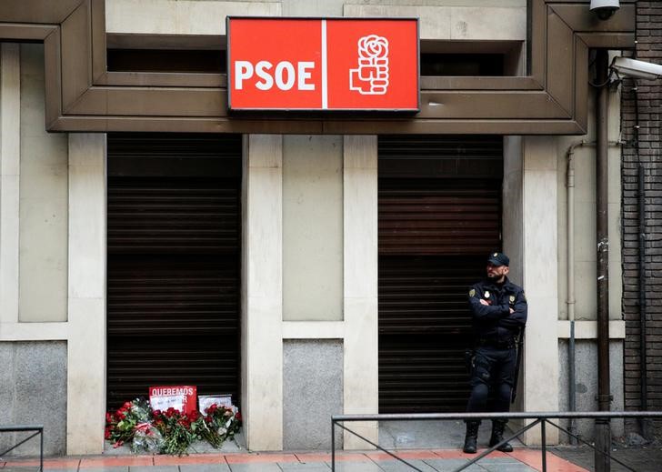 © Reuters. El PSOE recupera terreno entre los votantes, pero sigue detrás de Podemos