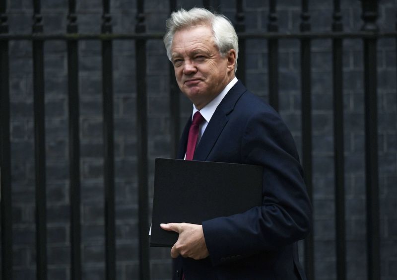 &copy; Reuters.  İngiltere'de Brexit Bakanı Davis'in istifası Başbakan May için darbe oldu 