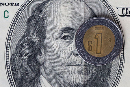 Peso mexicano celebra la inflación en EEUU: cotiza en menos de 20 por dólar