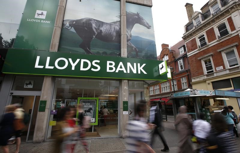 &copy; Reuters.  Lloyds tem alta de 82% no lucro antes de impostos no 4º trimestre