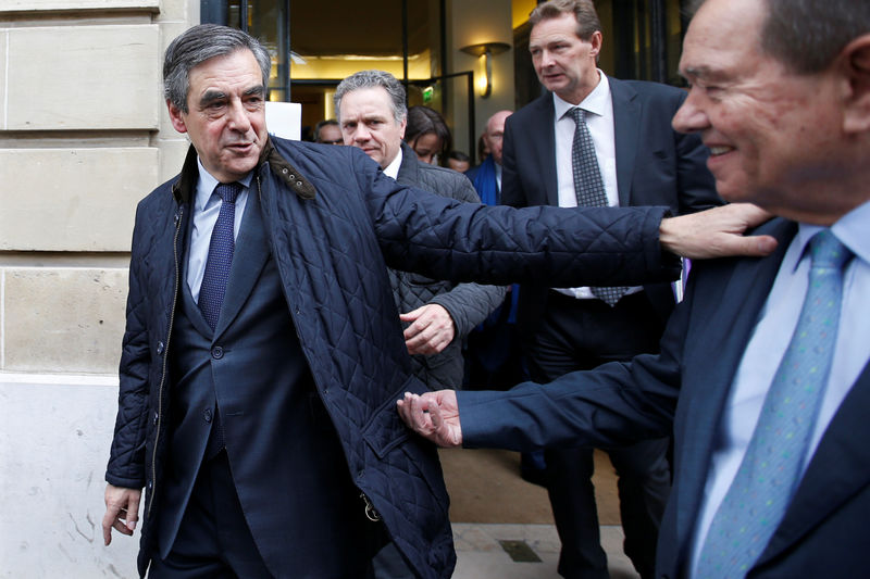 &copy; Reuters.  Candidato francês Fillon não faz promessas para ficar em meio à pressão do partido