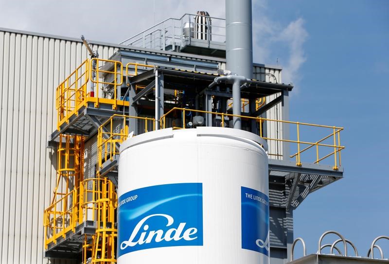 &copy; Reuters.  Industriegasekonzern Linde erhöht Gewinnprognose erneut