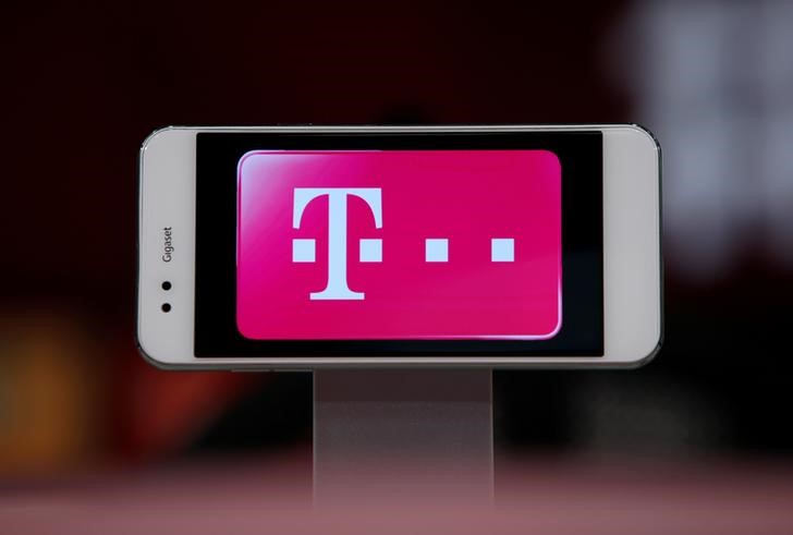 &copy; Reuters.  AKTIEN IM FOKUS 2: Telekom zollt gutem Lauf Tribut