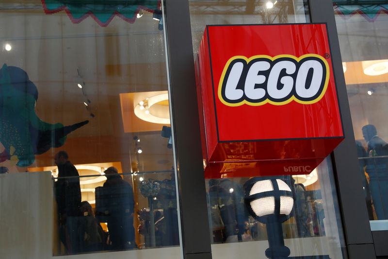 &copy; Reuters.  Merlin to go private in $7.5 billion deal with Lego family and Blackstone