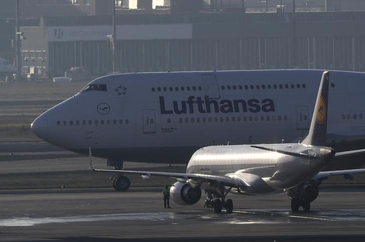 &copy; Reuters.  FIRMEN-BLICK-Lufthansa übernimmt Strecken von insolventer Adria Airways