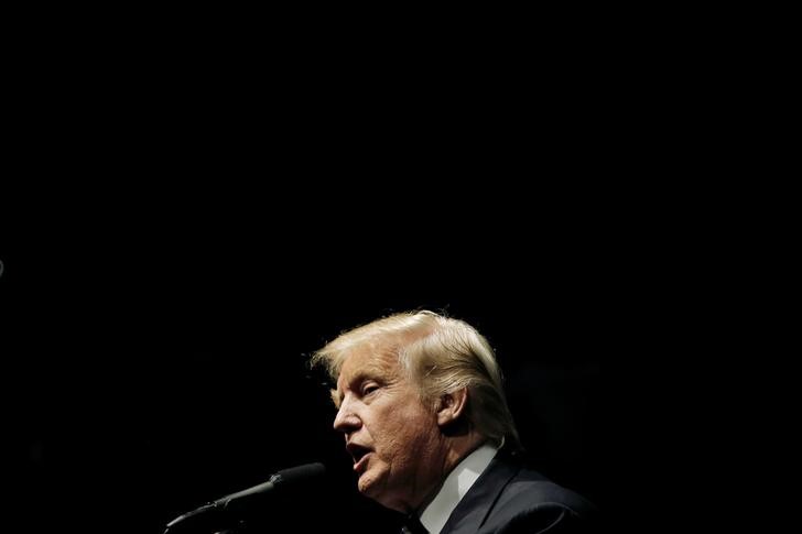 &copy; Reuters.  Trump recebe patrões e sindicatos no primeiro dia completo em funções