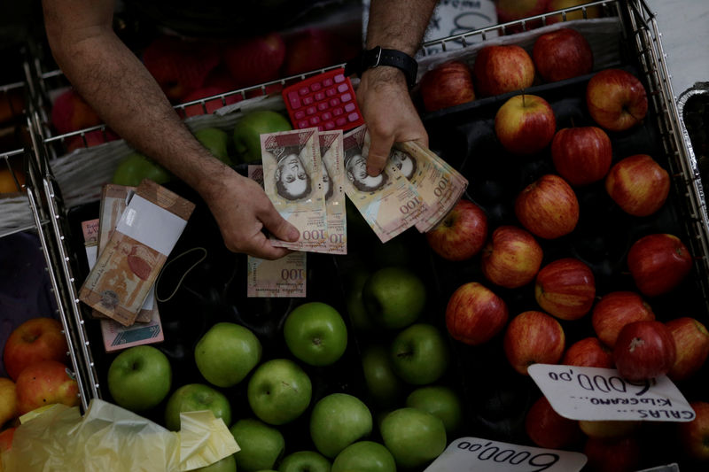 &copy; Reuters.  Venezuela inflation 454 percent in first quarter: National Assembly