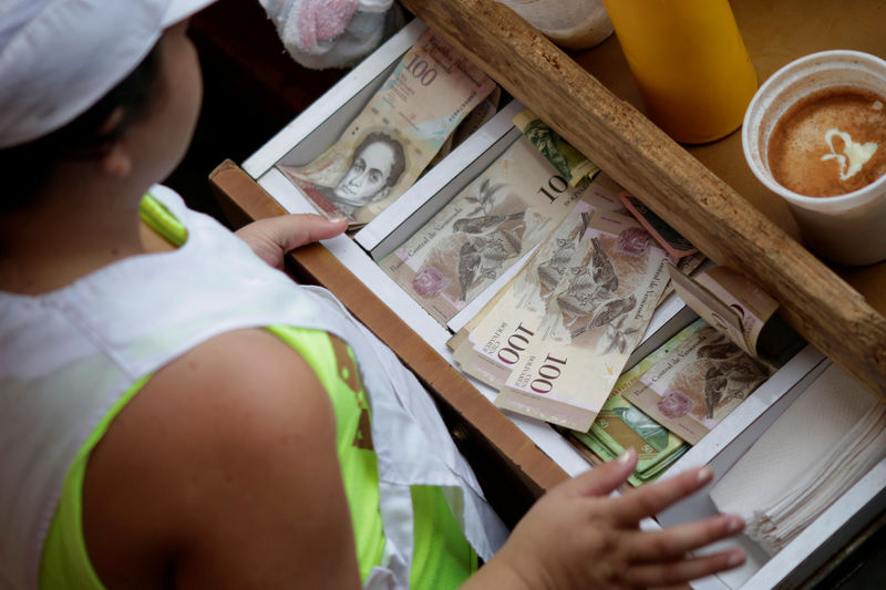 &copy; Reuters.  Asesores proponen a Venezuela vender petros con fuerte descuento en primera emisión privada