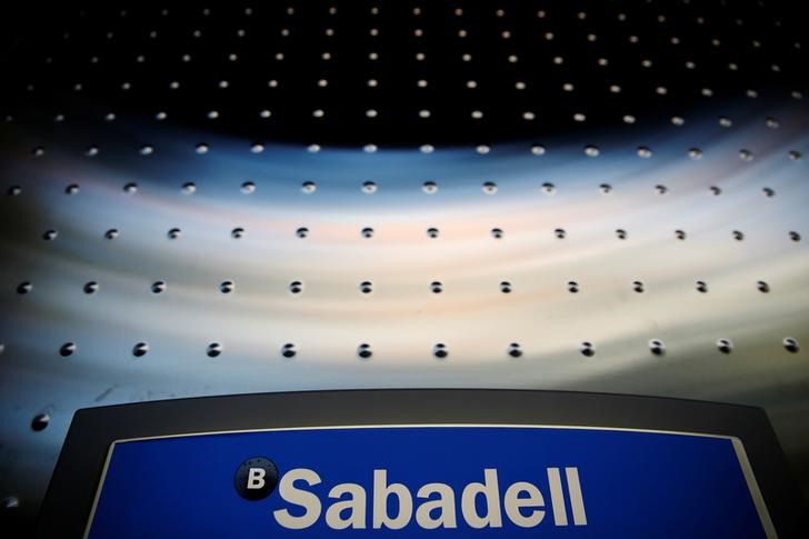 &copy; Reuters.  Sabadell, cerca de traspasar activos por 3.300 millones euros tras venta a Cerberus