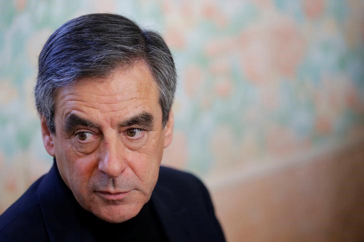 &copy; Reuters.  Fillon luta para permanecer na corrida presidencial francesa apesar de nova denúncia