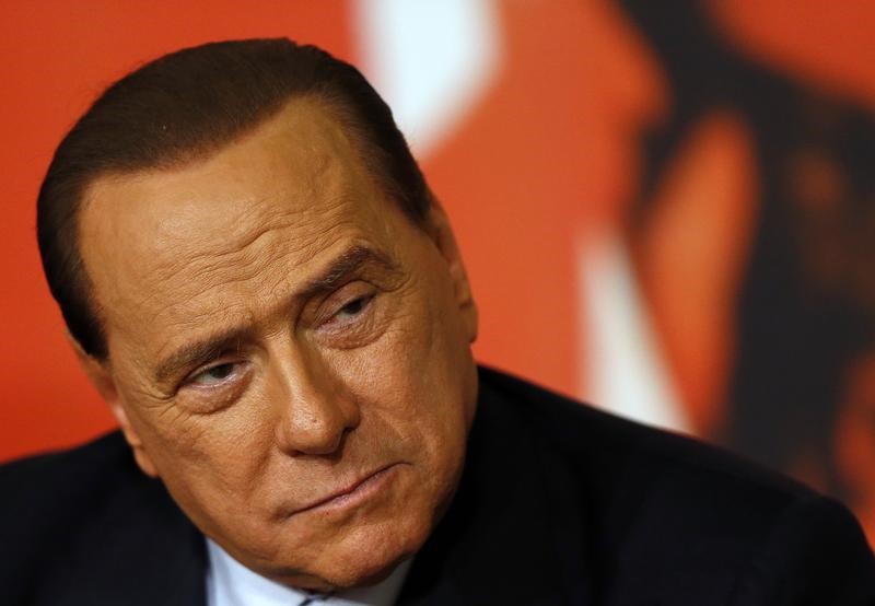 &copy; Reuters.  Btp in calo in attesa notizie Qe e dopo Berlusconi, spread tocca 170 punti