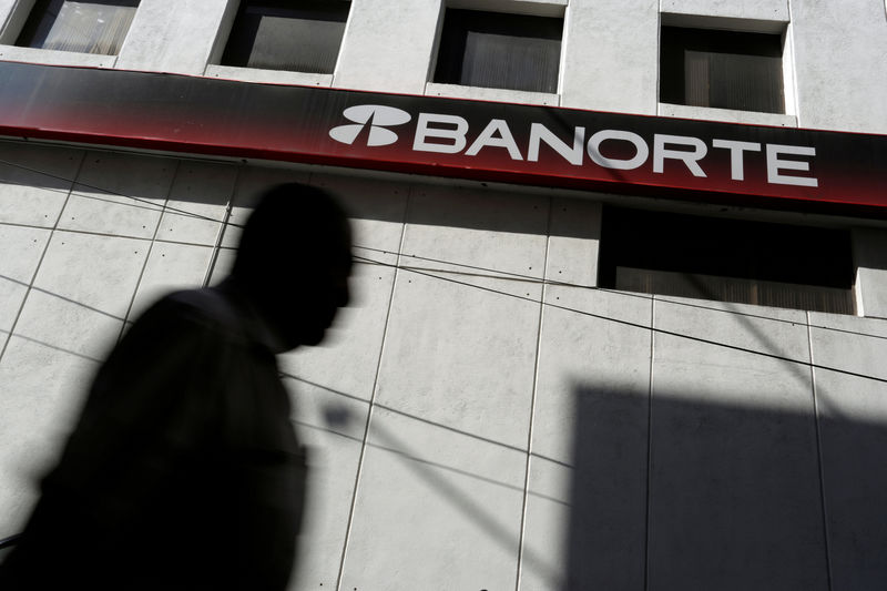 &copy; Reuters.  Principales accionistas extranjeros de Banorte votan contra compra Interacciones: documentos