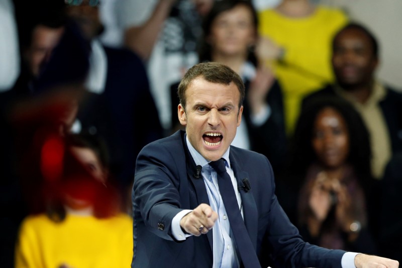 &copy; Reuters.  Macron Tells Abe He Wants to Preserve Renault-Nissan Alliance