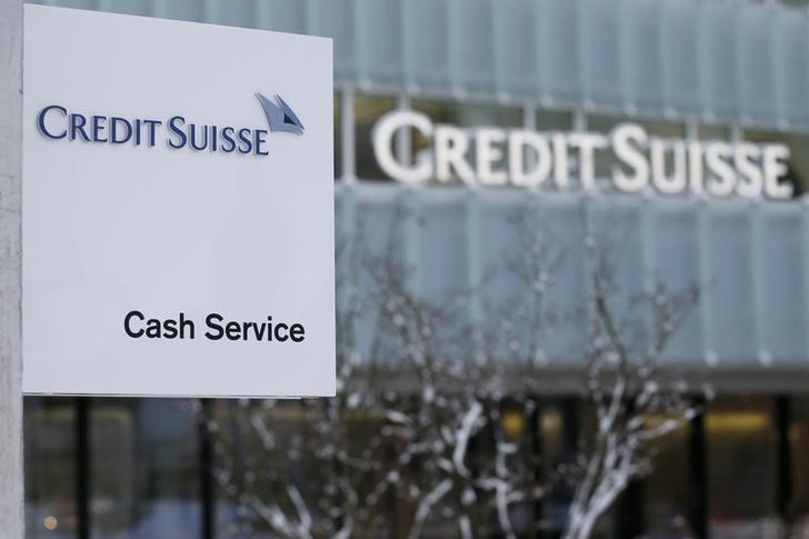Акции и бонды Европы упали в начале недели из-за Credit Suisse