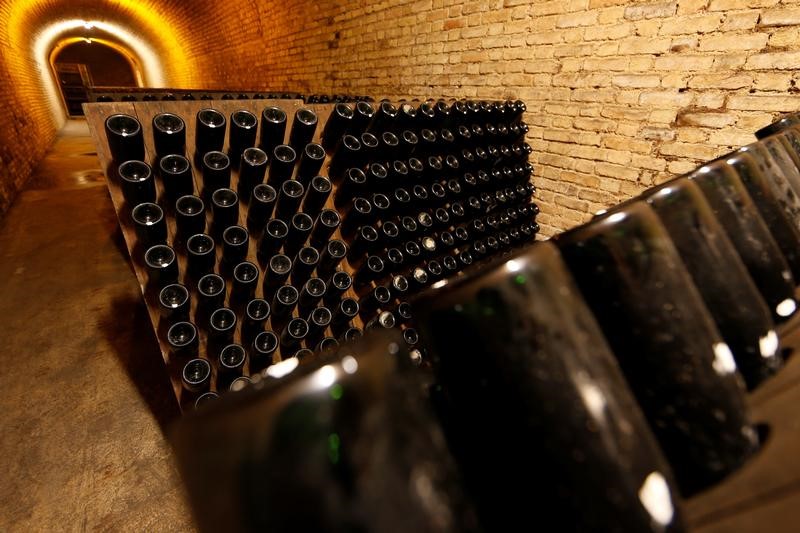 &copy; Reuters.  Vini pregiati, Borgogna e Champagne al top del mercato