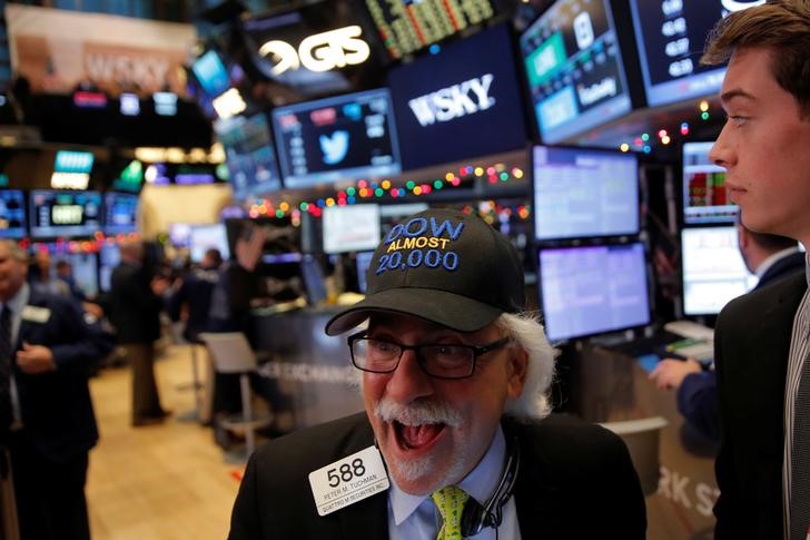 Aktien New York: Dow leicht im Minus - Nasdaq-Börsen von Tesla angetrieben