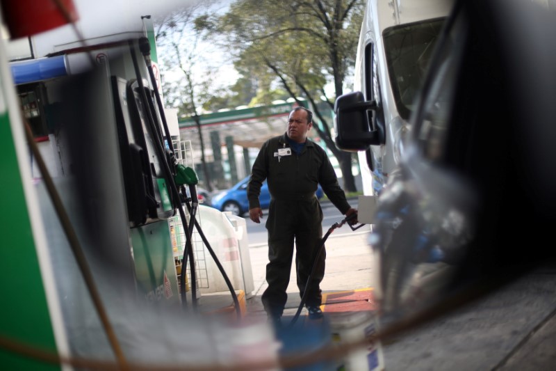 &copy; Reuters.  México elimina estímulo fiscal en gasolinas, mantiene diésel