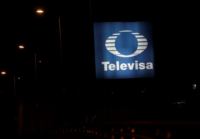 © Reuters. FOTO DE ARCHIVO. El logotipo de la emisora Televisa se ve fuera de su sede en la Ciudad de México, México. 10 de julio de 2017. REUTERS/Edgard Garrido