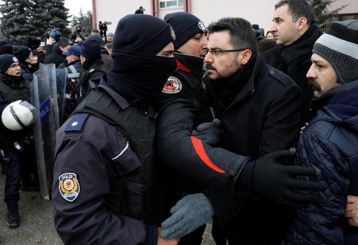 &copy; Reuters.  النيابة التركية تأمر باعتقال 188 شخصا بتهمة التورط في محاولة انقلاب 2016
