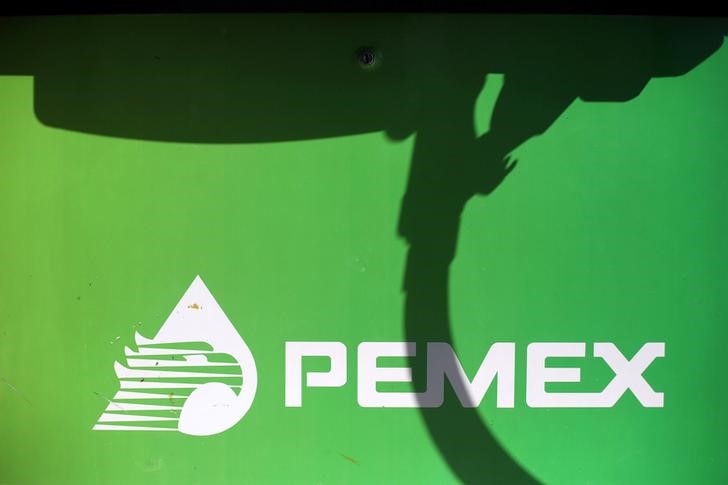 &copy; Reuters.  Pemex Is Too Big to Fail and Investors Are Finally Catching On