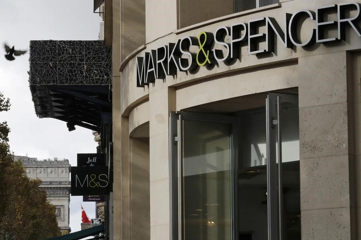 &copy; Reuters.  Marks &amp; Spencer festive food sales better than all but Lidl