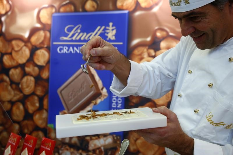 &copy; Reuters.  Chocolate maker Lindt expects to maintain 6 percent sales growth in 2017