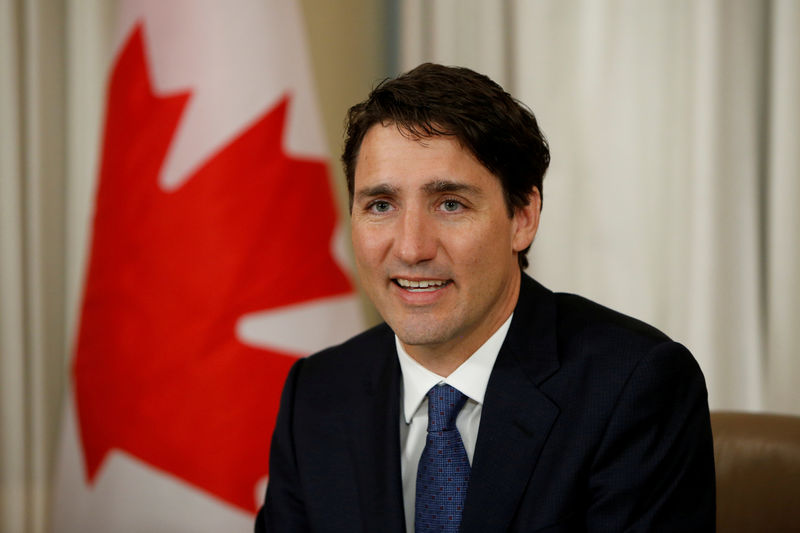 &copy; Reuters.  Canada's Trudeau dodges budget bullet, but Senate battles loom