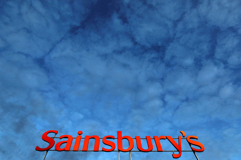 &copy; Reuters.  Sainsbury’s boosts pay to £11 an hour 