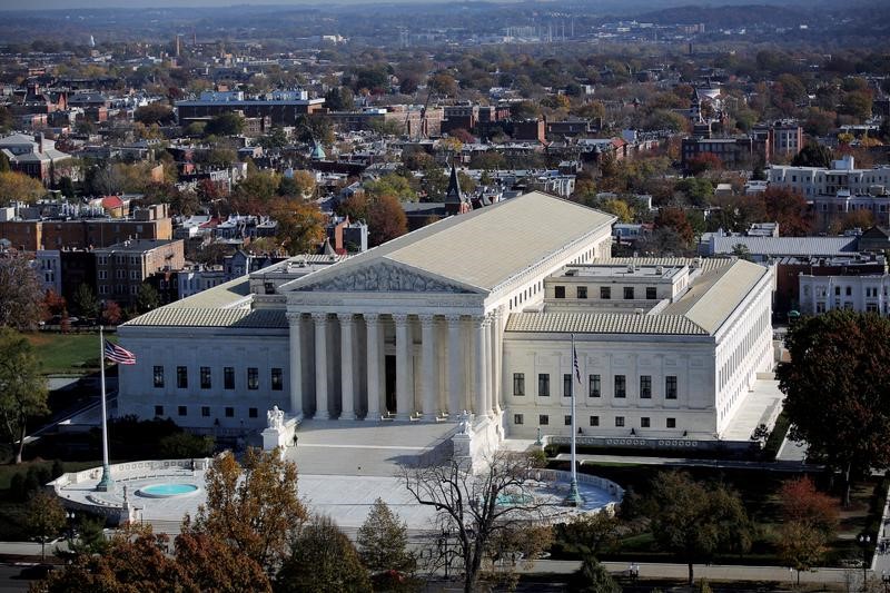 &copy; Reuters.  Supreme Court upholds Pennsylvania election map in win for Democrats