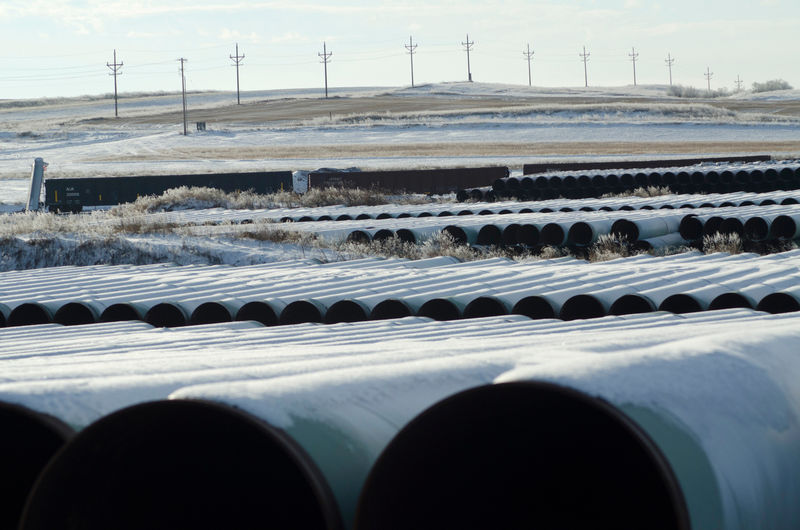 &copy; Reuters.  Energy pipelines back in investor favor after Trump orders