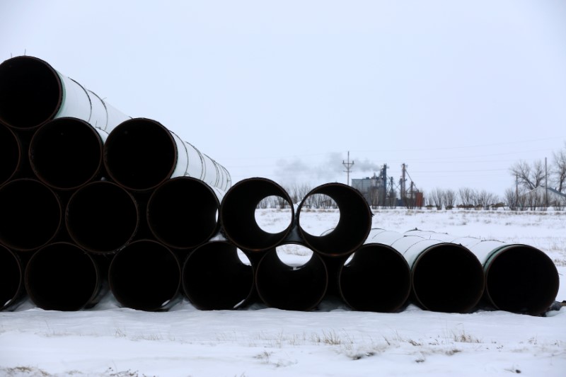 &copy; Reuters.  Kinder Morgan Canada names contractors for embattled pipe expansion