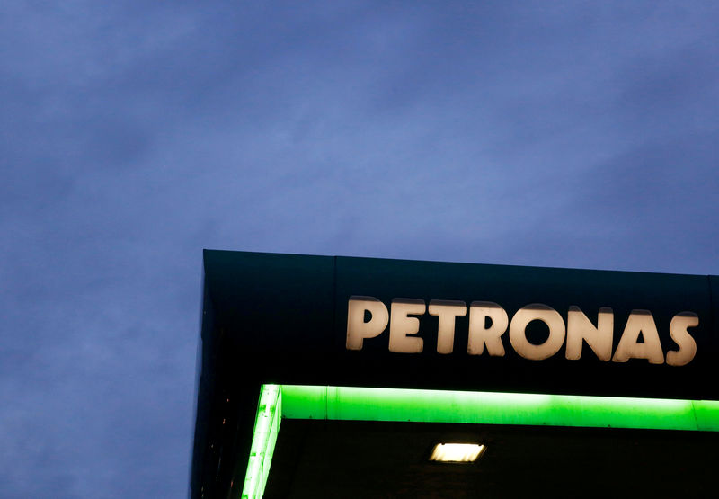 &copy; Reuters.  CORRECTED-Petronas' Canadian unit to look at other LNG opportunities -exec