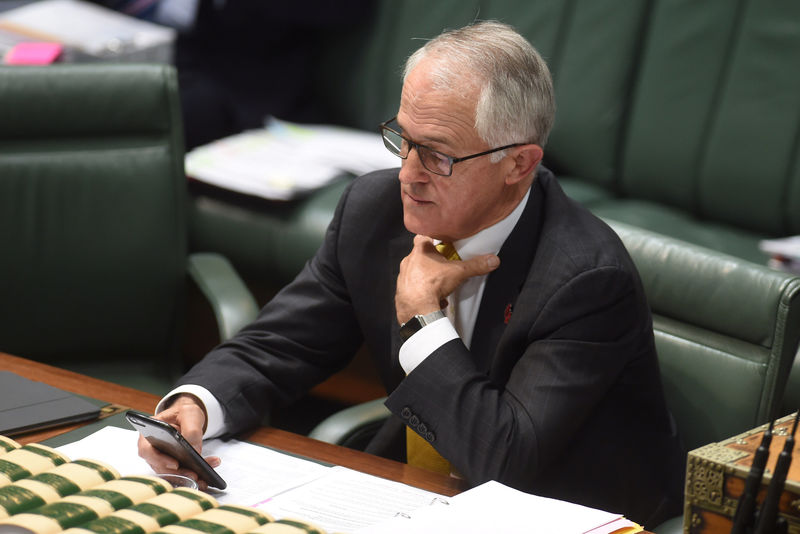 &copy; Reuters.  UPDATE 2-Australian PM puts foreign minister in charge amid government crisis 