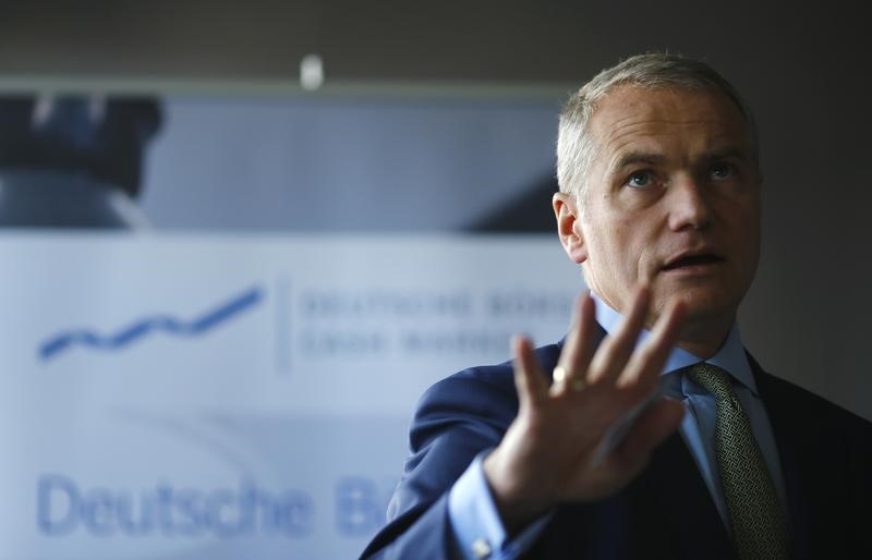 &copy; Reuters.  El consejo de supervisión de Deutsche Börse respalda a su presidente