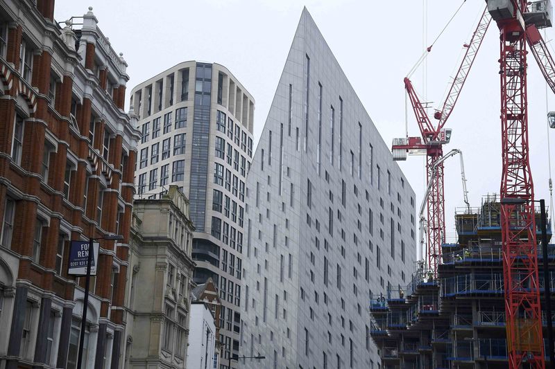 &copy; Reuters.  Pace of British construction activity slows as Brexit delays investment -survey