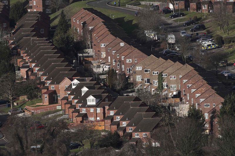 &copy; Reuters.  UK house sales hit yearly high but outlook skewed, says Zoopla